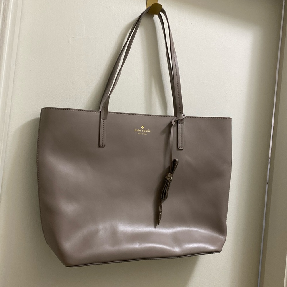 Beautiful BNWOT Kate Spade stone grey tote with glitter bow detail